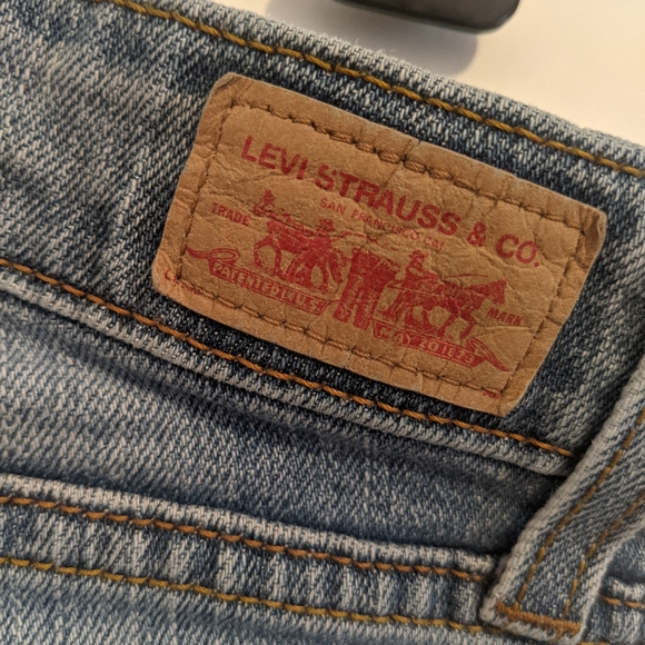 Levi's Cutoffs - Picture 4 of 4